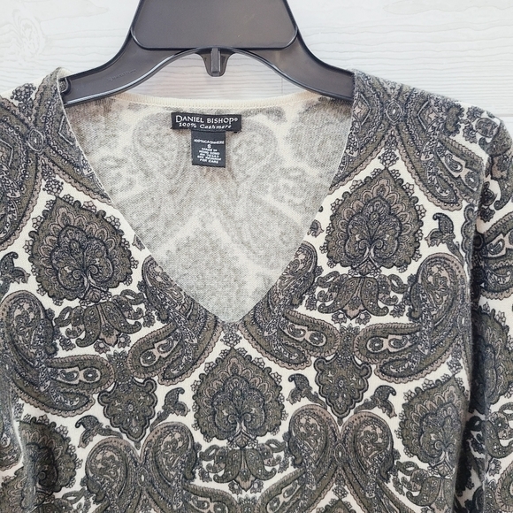 Daniel Bishop Cashmere Sweater - Picture 2 of 7